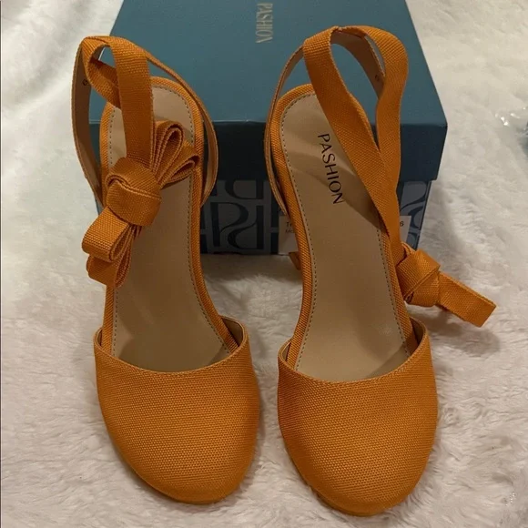 The Lacey D’orsay Mango Canvas - Picture 3 of 4